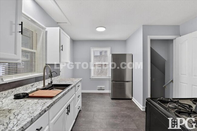 Building Photo - 1665 Burgoyne Dr