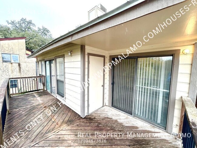 Building Photo - *MOVE IN SPECIAL* Tri-Level 2 Bedroom / 3 ...