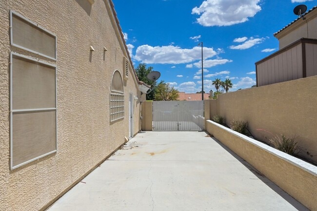 Building Photo - SE!! 4 Bedrooms!! Single Story!! NO HOA!! 3 Car Garage!!! Pool!!! Spa!!! RV Parking!!! Low mainte...