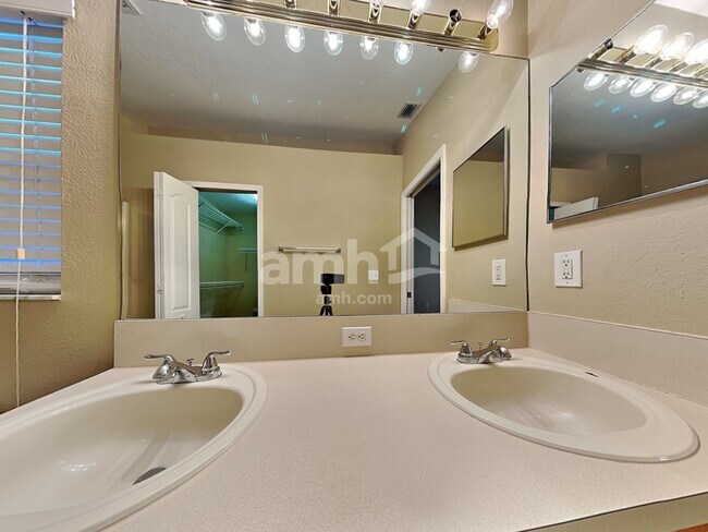 Building Photo - 2722 Billingham Dr