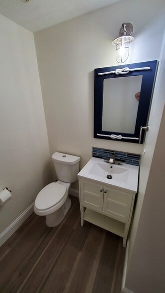 Building Photo - 10751 SW West Park Ave