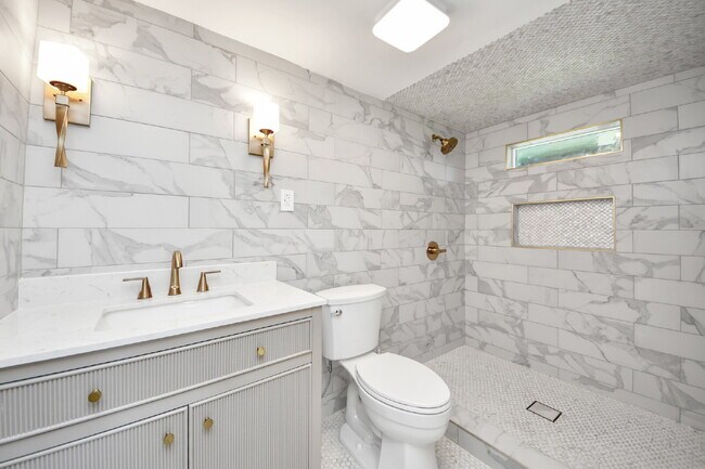 Building Photo - Luxury Living Meets Modern Elegance in the Heart of Houston