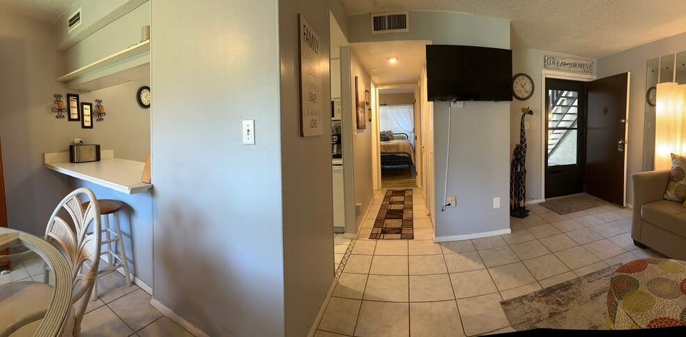 Building Photo - 4215 E Bay Dr