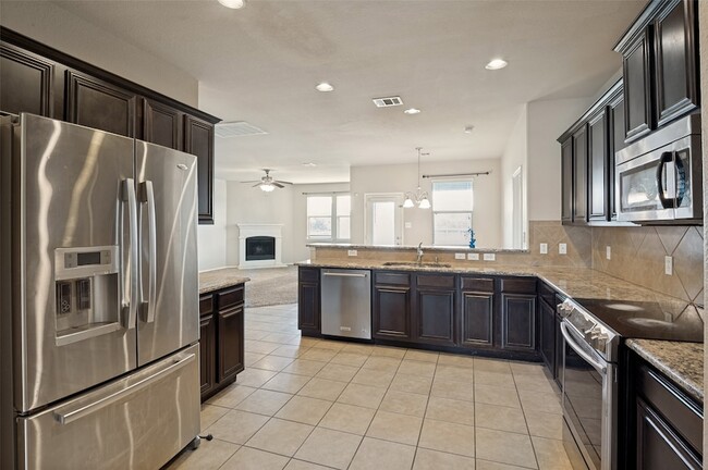 Building Photo - 1305 Lone Pine Dr