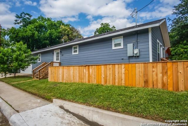 Building Photo - 303 Victor St