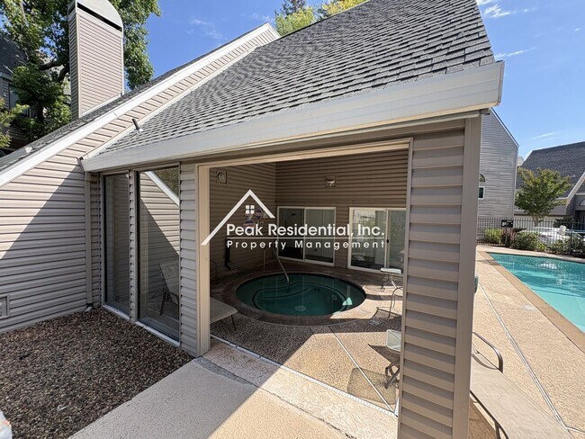 Building Photo - Spacious Citrus Heights 3bd/2.5ba Condo!