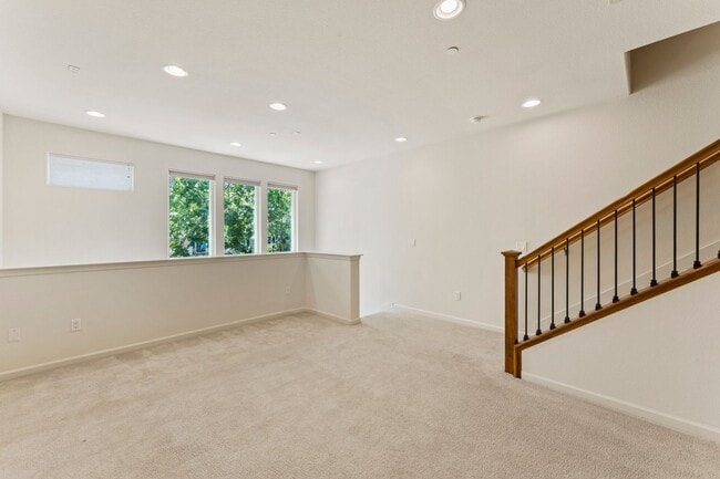 Building Photo - SUNNY TOWNHOME NEAR TRAILS STYLISH, FUNCTIONAL, & VERY ACCESSIBLE