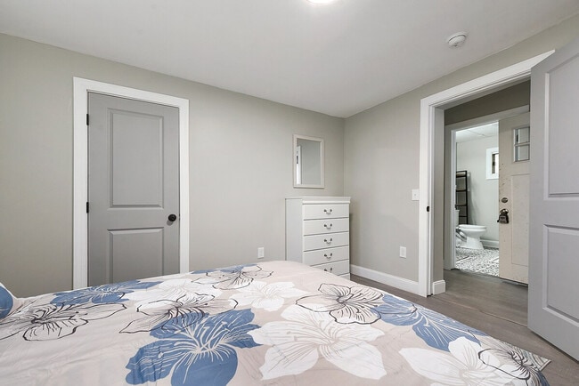 Building Photo - 155 Labelle St