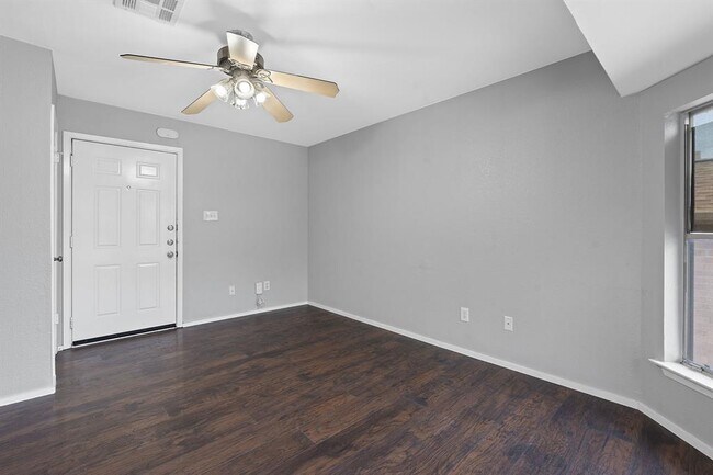 Building Photo - 2104 Cullen Ave
