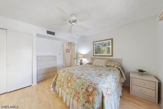 Building Photo - 788 Park Shore Dr