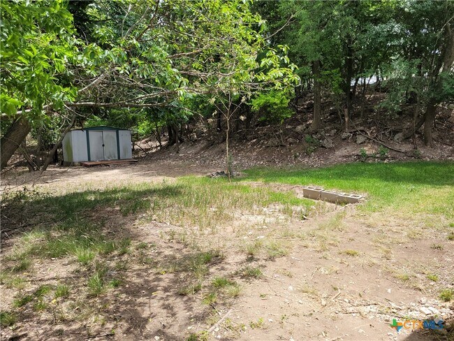 Building Photo - 1201 Bluff Dr