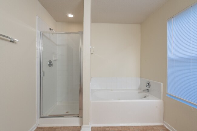 Building Photo - 5007 Oak Stand Ct