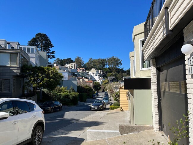 Building Photo - 185 Villa Terrace