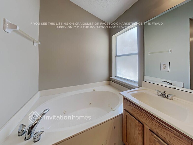 Building Photo - 8627 Stanmoor Ct