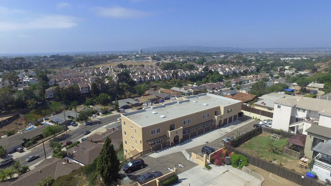 Building Photo - Point Loma 1BR with W/D In-Unit, Great Vie...