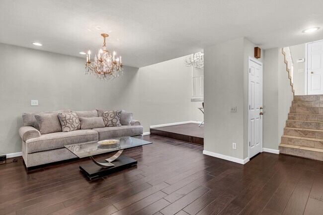 Building Photo - 4953 Lakeridge Terrace W
