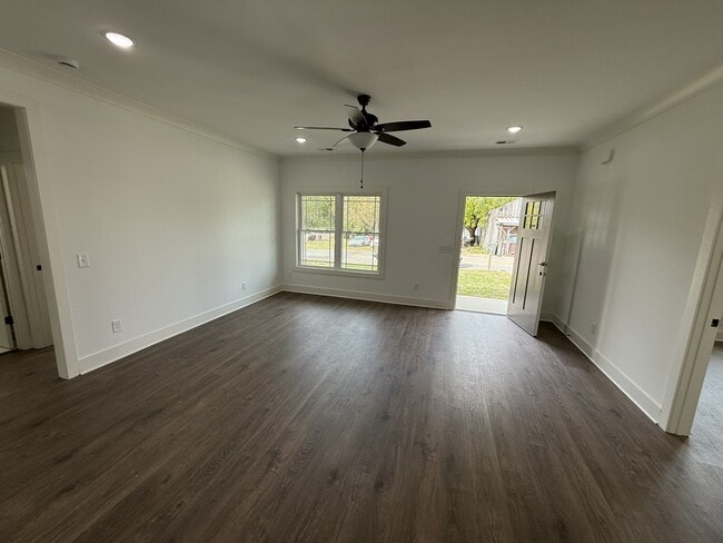 Building Photo - 1009 W Main St