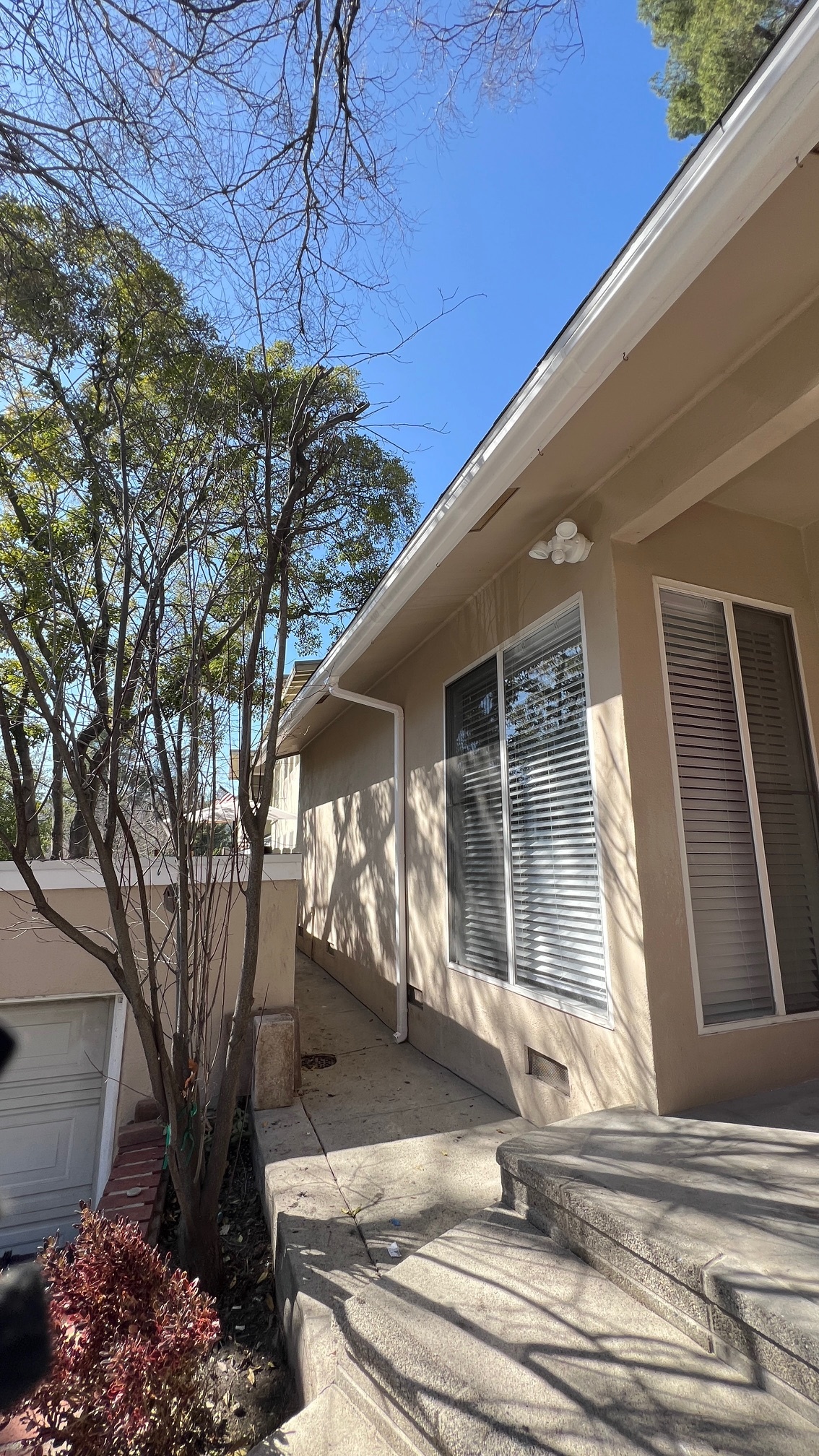 Building Photo - 3155 Linda Vista Rd