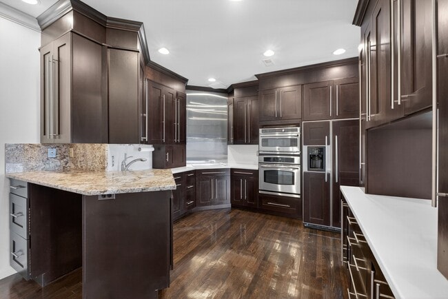 Building Photo - 155 N Hanley Rd