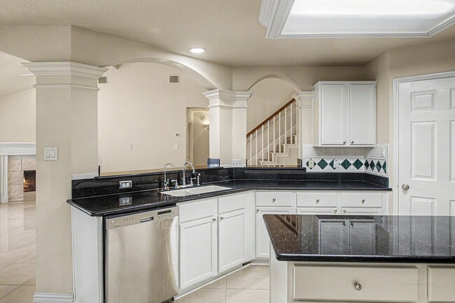 Building Photo - 2126 Highland Bay Ct