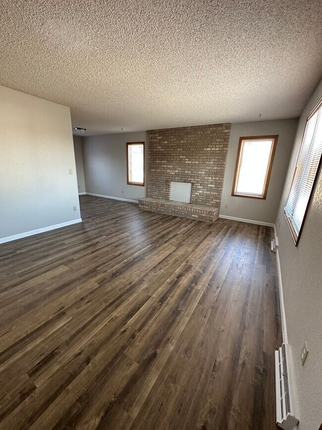 Building Photo - 255 Miller Ln