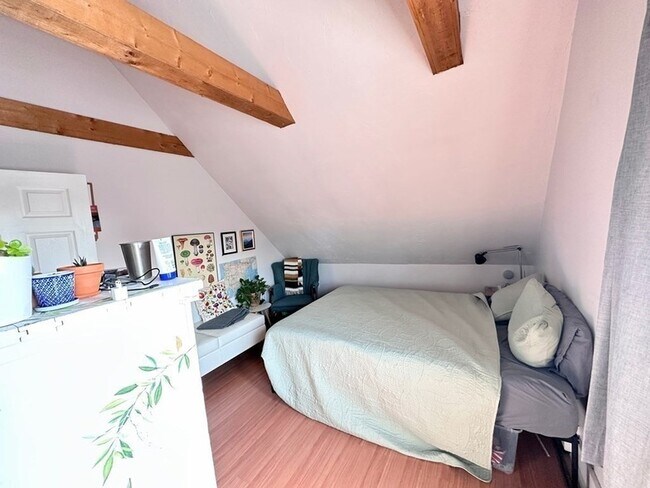 Building Photo - 74 Antwerp St