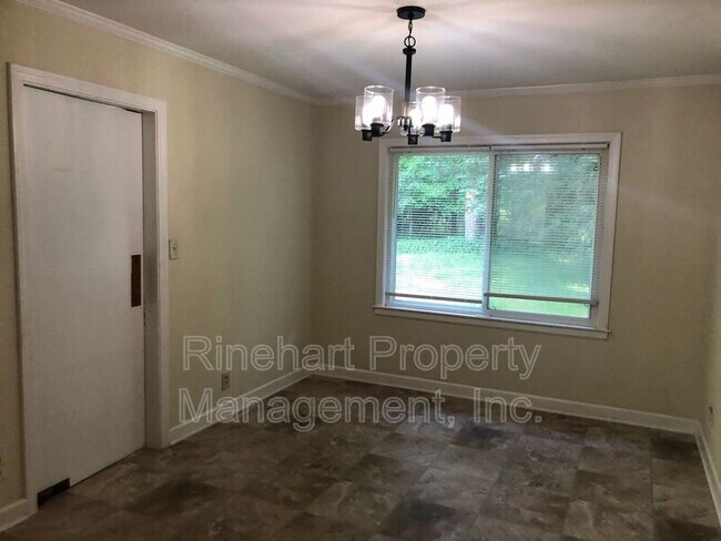 Building Photo - 2704 Ridgewood Ln