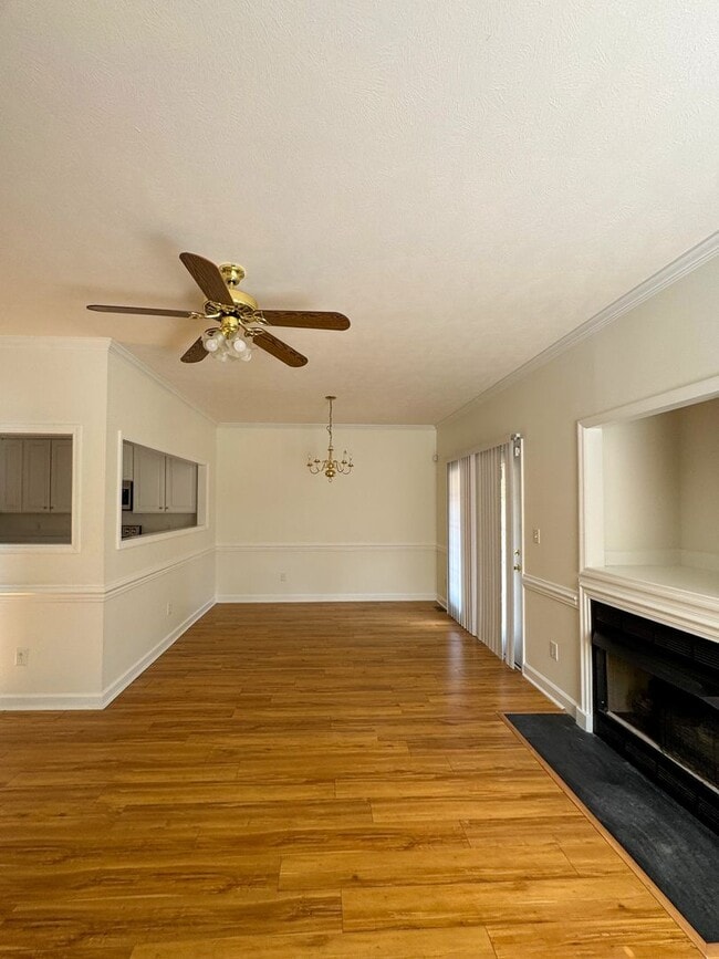 Building Photo - Charming 3 Bed 2.5 Bath Home in Gated Community