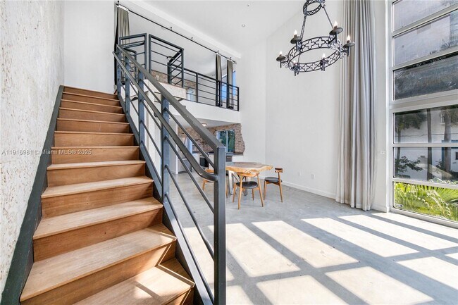 Building Photo - 7700 Collins Ave