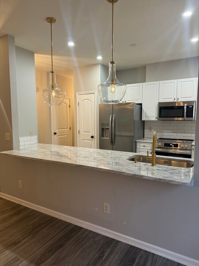 Building Photo - Price reduced!!