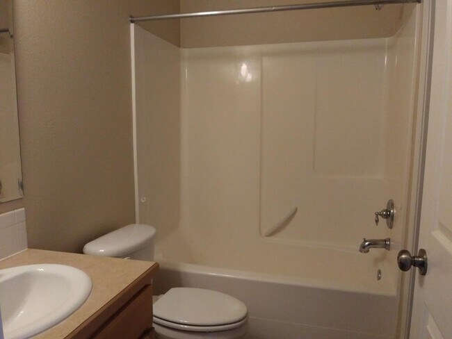 Building Photo - 2202 S Phillippi St