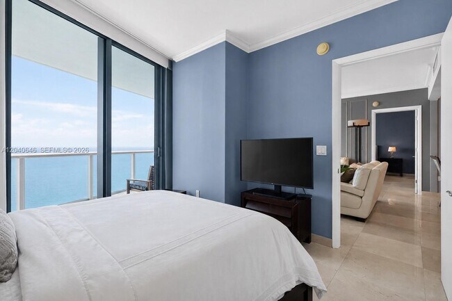 Building Photo - 17001 Collins Ave