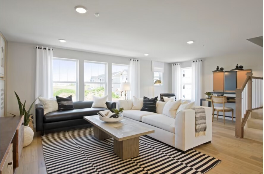 Living - 15601 Fairbrook Ct