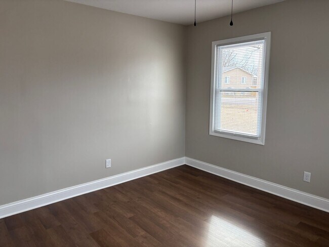 Building Photo - Beautifully Remodeled 3 Bed 1 Bath House