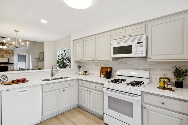 Building Photo - 2900 Sabinal Trail