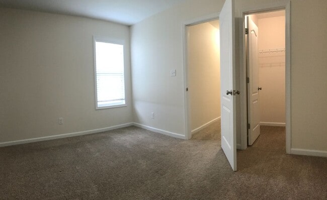 Building Photo - Regal Home on Regatta Way!