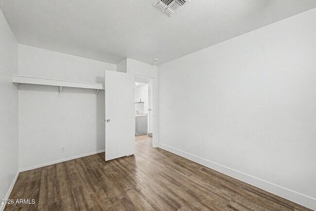 Building Photo - 317 N Elm St