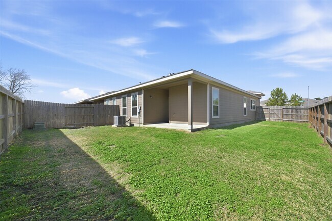 Building Photo - 9709 Grosbeak Ln