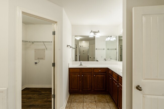 Building Photo - 1375 Selby Phillips Dr