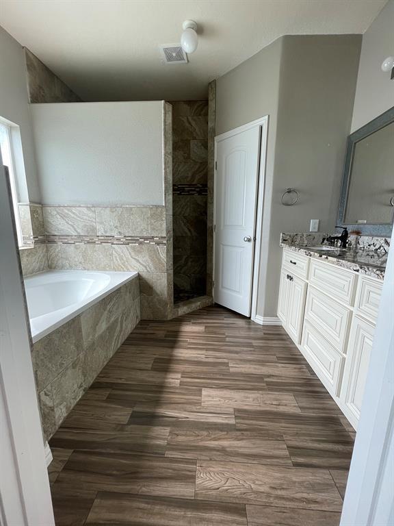 Building Photo - 4418 Legends Bay Dr