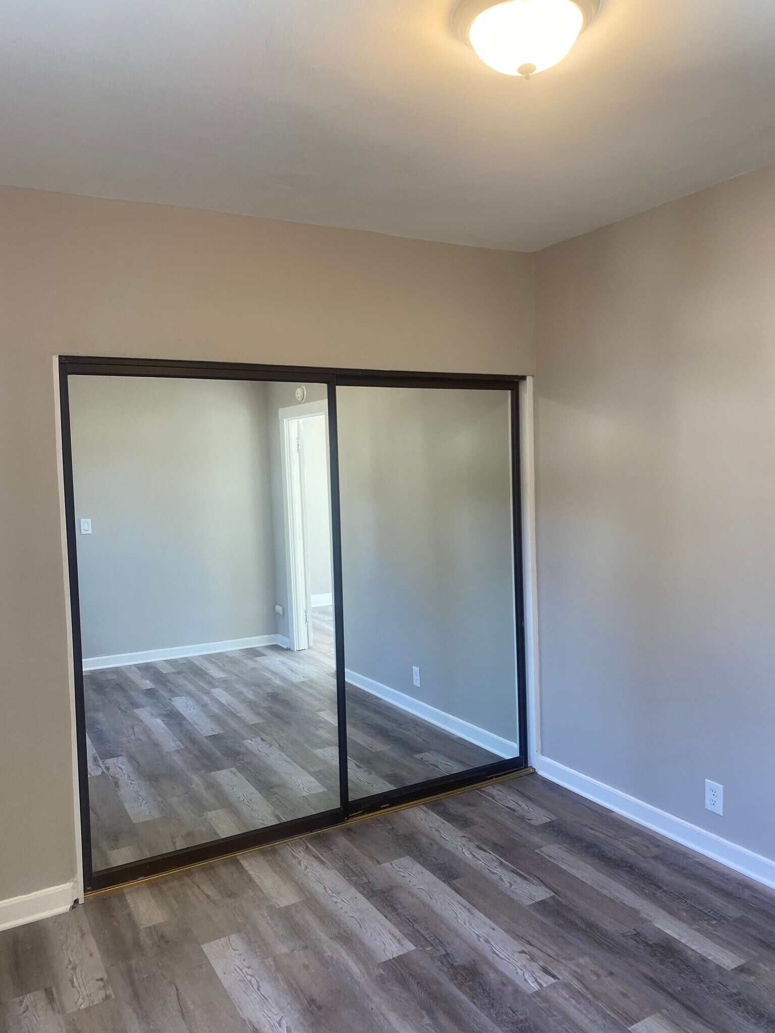 Building Photo - 1357 E Orange Grove Blvd