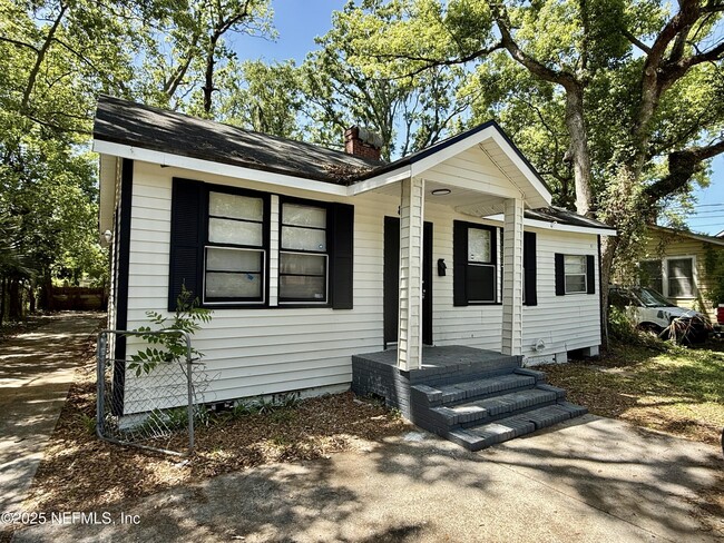 Primary Photo - 822 Saranac St