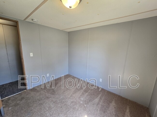 Building Photo - 700 W Ridgeway Ave