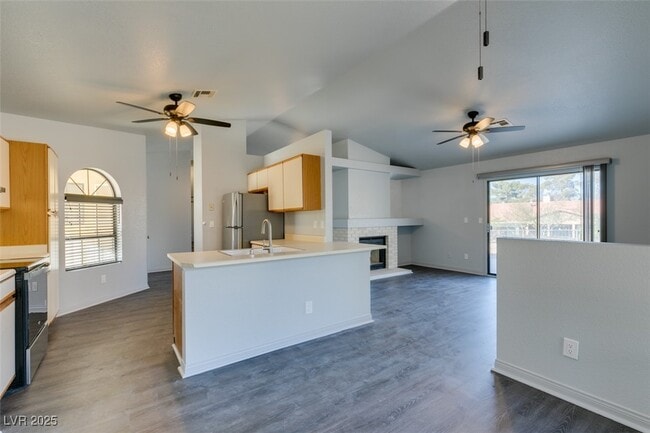 Building Photo - 1670 Rocking Horse Dr