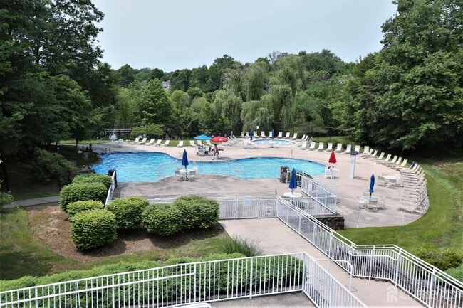 Building Photo - 302 Berkshire Dr