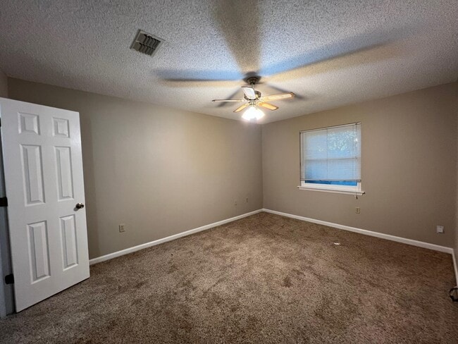 Building Photo - 2231 Treeo Ln