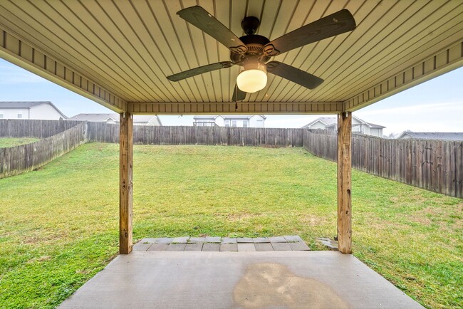 Building Photo - Pet Friendly Three Bedroom!