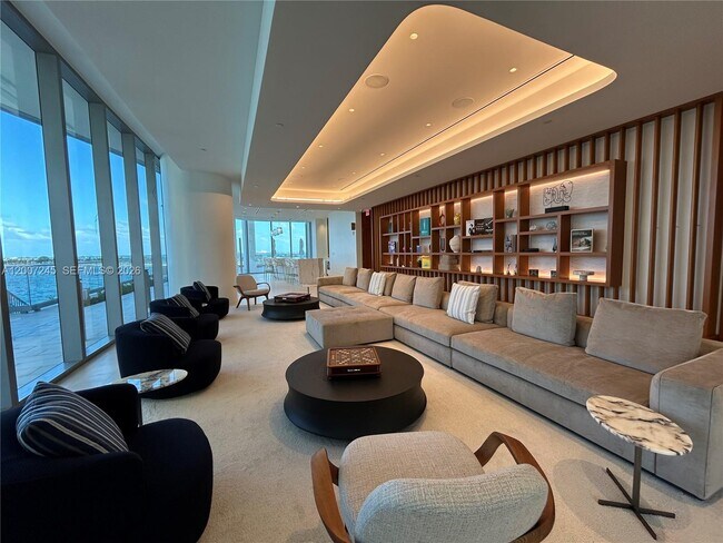 Building Photo - 175 SE 25th Rd