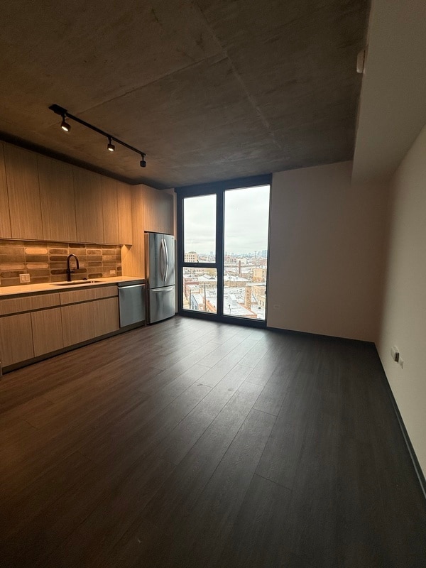 Building Photo - 1415 W Randolph St