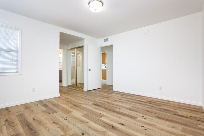 Building Photo - La Mesa Charmer with Mount Helix Views!